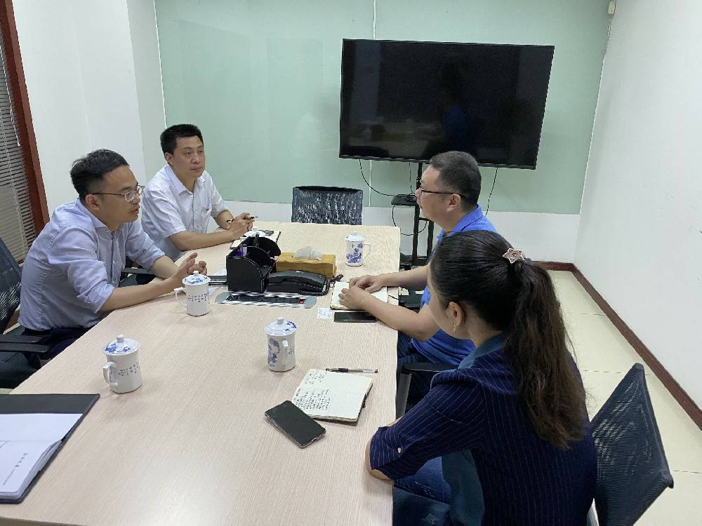 无锡市工信局领导来爱游戏·官方端体育网web站-爱游戏[中国]科技开展“三联三解”活动
